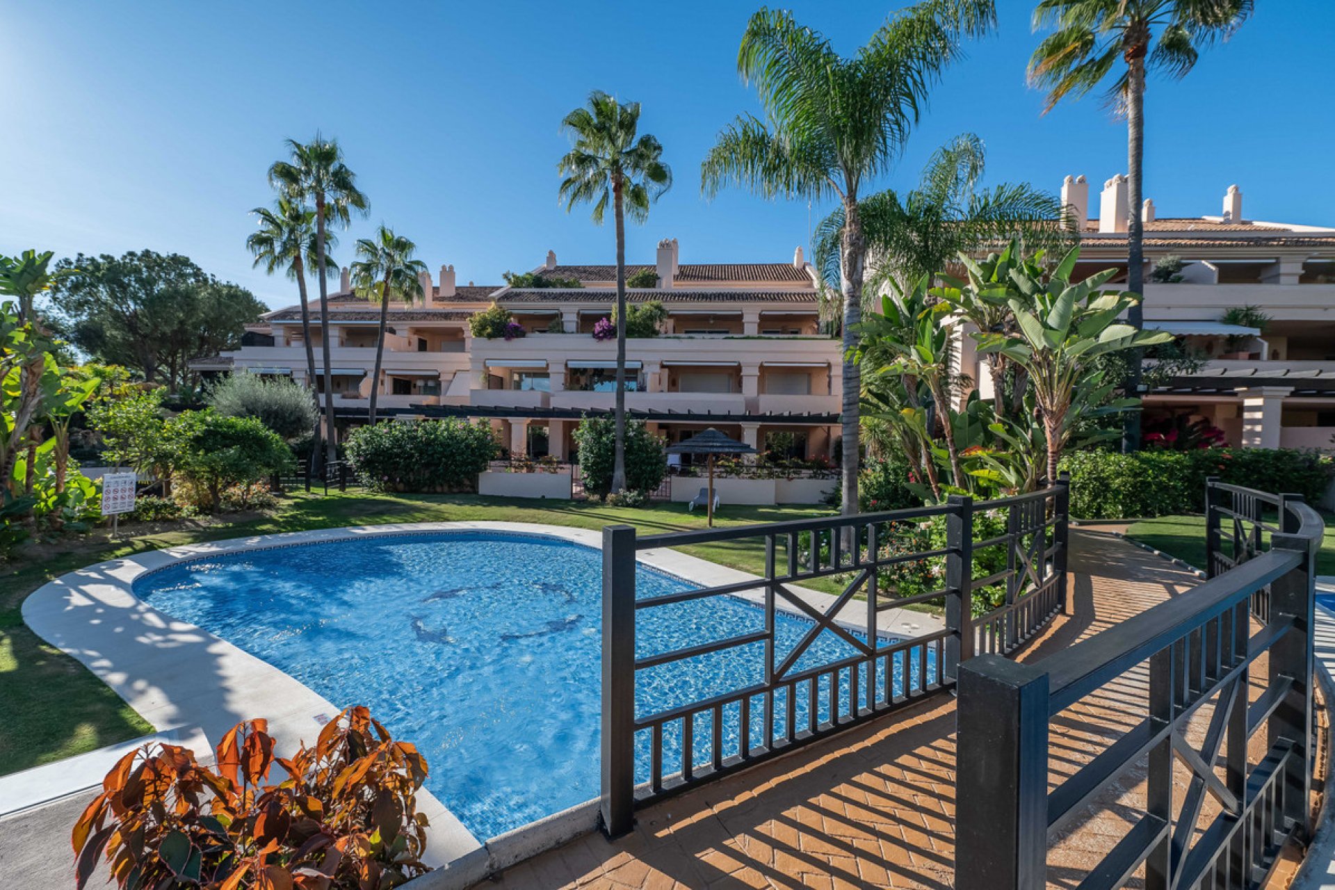 Resale - Apartment - Middle Floor Apartment - Marbella - Nueva Andalucia