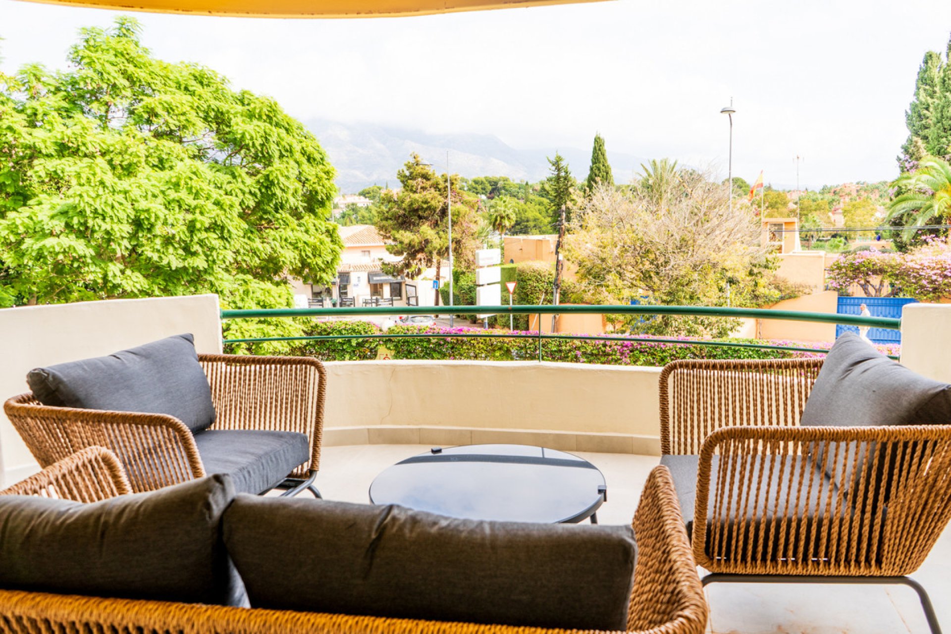 Resale - Apartment - Middle Floor Apartment - Marbella - Nueva Andalucia