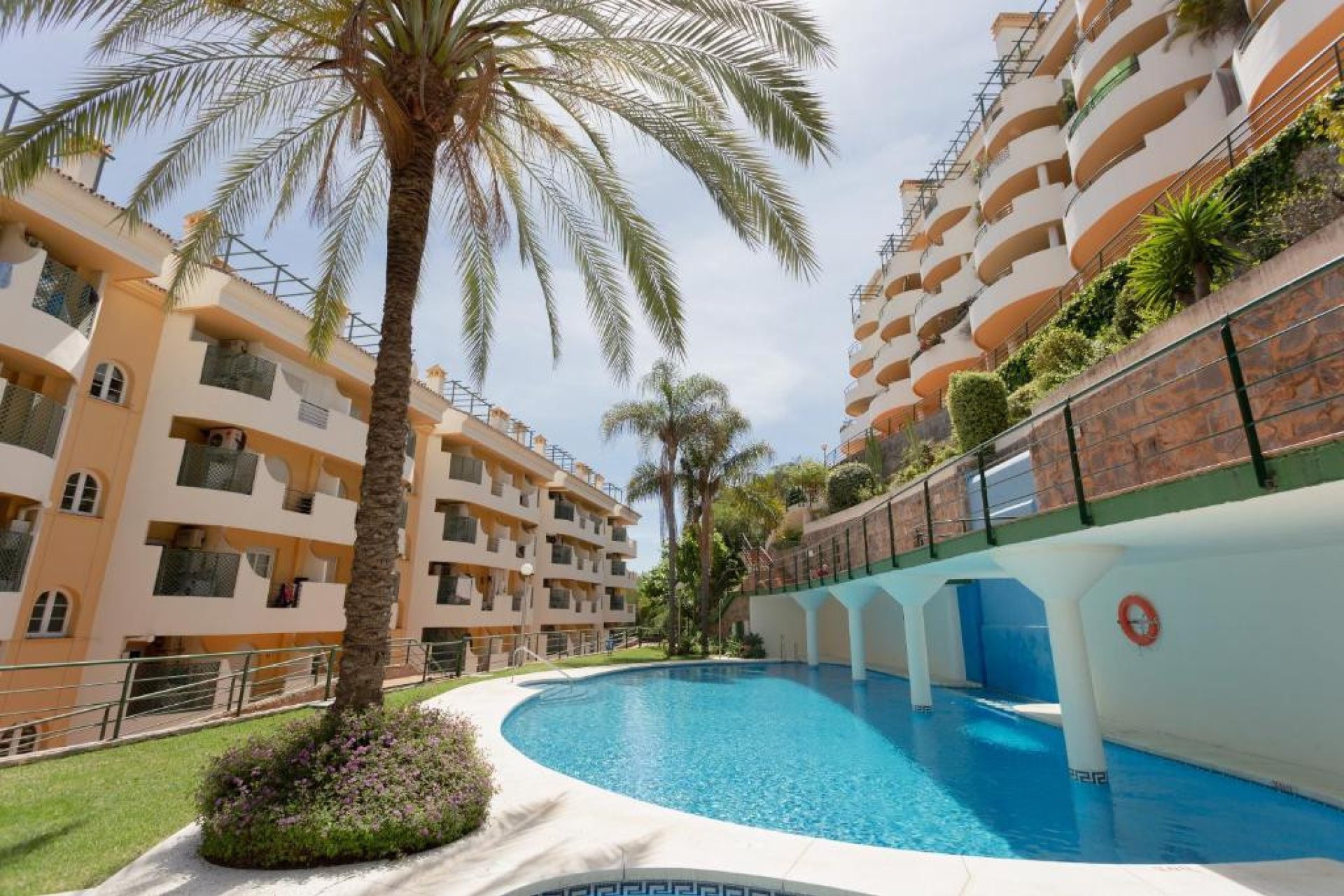 Resale - Apartment - Middle Floor Apartment - Marbella - Nueva Andalucia