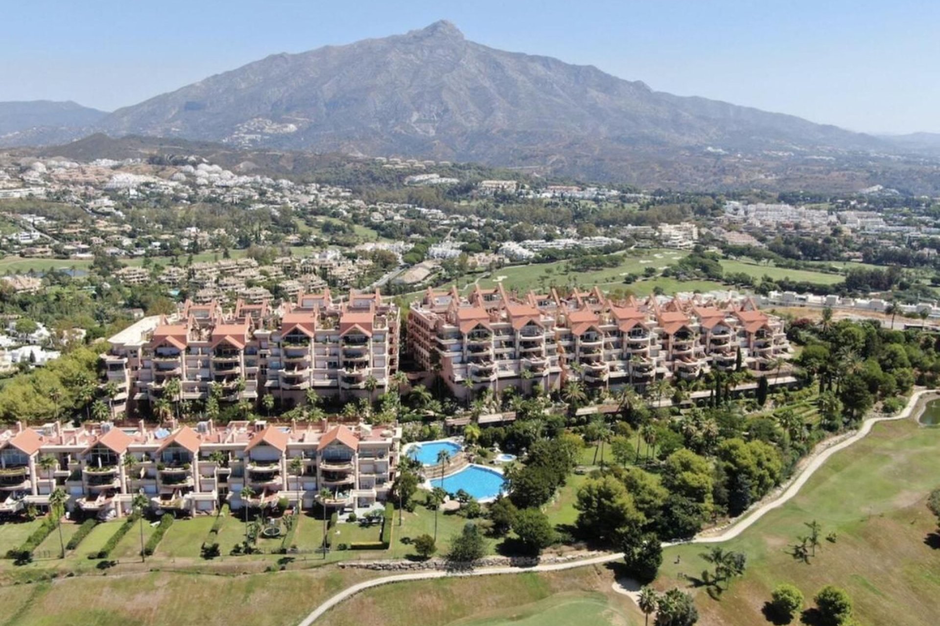 Resale - Apartment - Middle Floor Apartment - Marbella - Nueva Andalucia