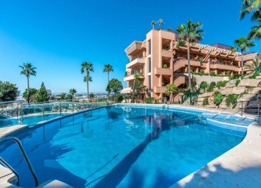 Resale - Apartment - Middle Floor Apartment - Marbella - Nueva Andalucia