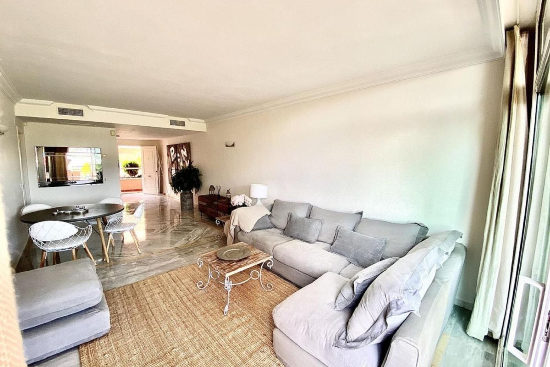 Resale - Apartment - Middle Floor Apartment - Marbella - Nueva Andalucia