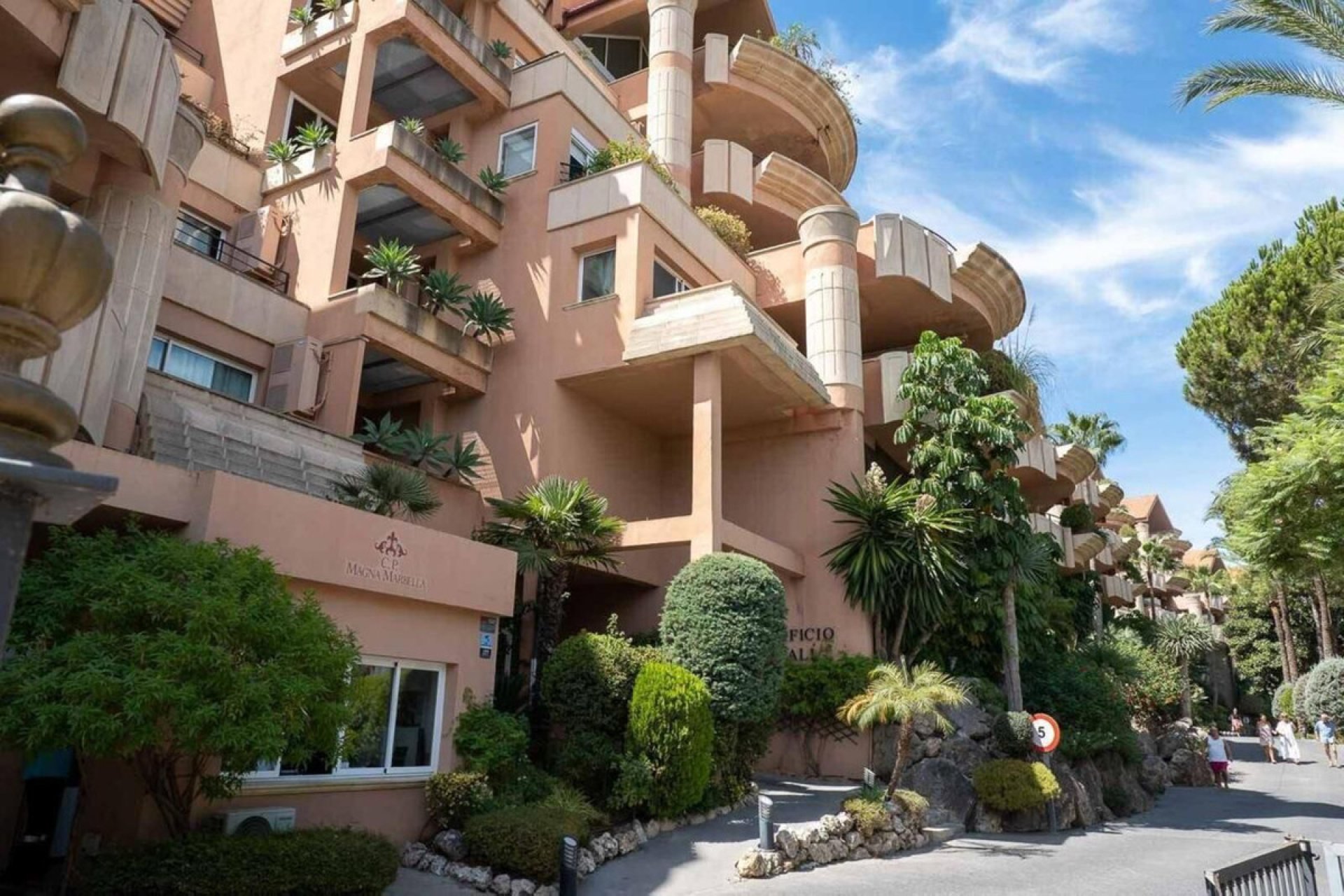 Resale - Apartment - Middle Floor Apartment - Marbella - Nueva Andalucia