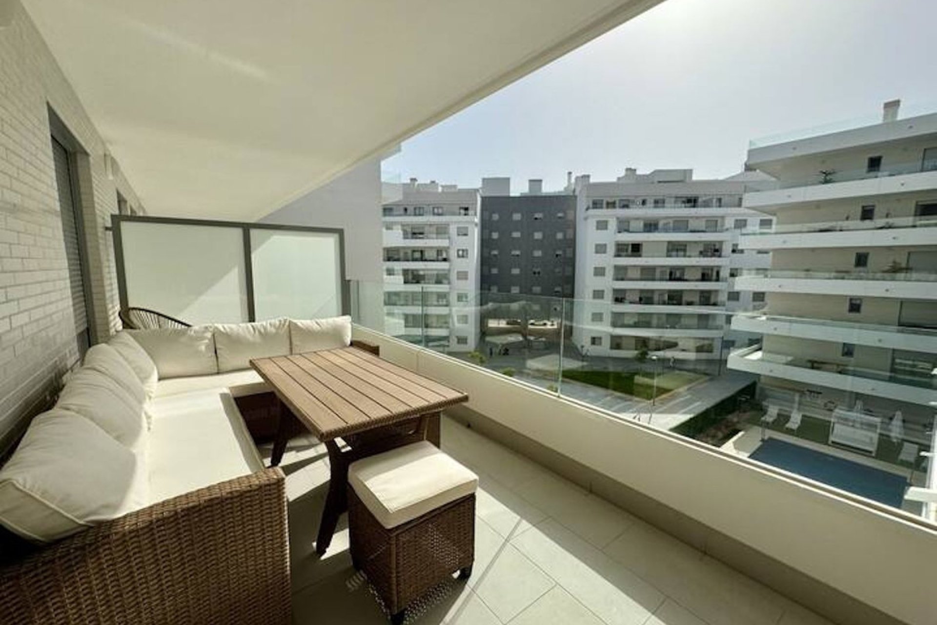 Resale - Apartment - Middle Floor Apartment - Marbella - Nueva Andalucia