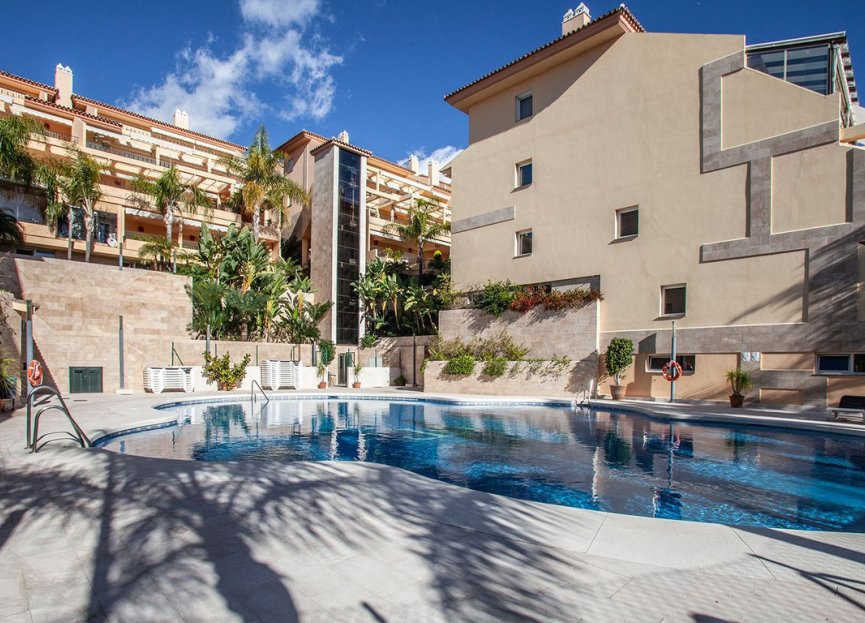 Resale - Apartment - Middle Floor Apartment - Marbella - Nueva Andalucia