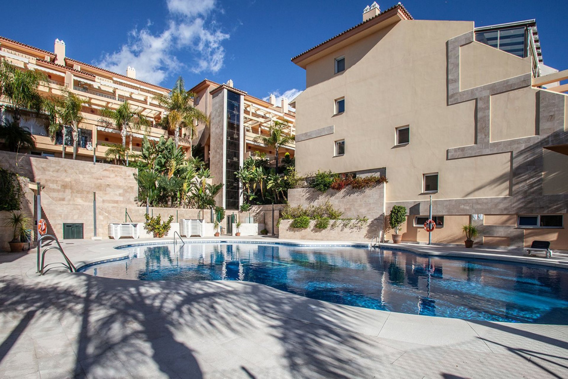 Resale - Apartment - Middle Floor Apartment - Marbella - Nueva Andalucia