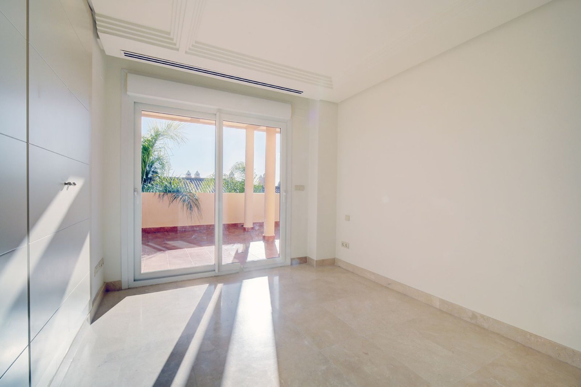 Resale - Apartment - Middle Floor Apartment - Marbella - Nueva Andalucia