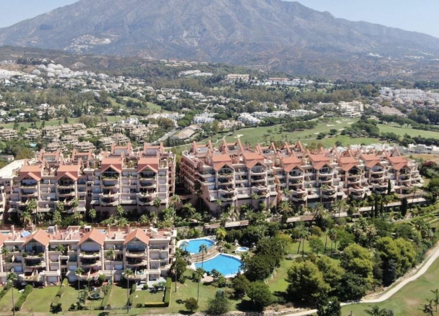 Resale - Apartment - Middle Floor Apartment - Marbella - Nueva Andalucia