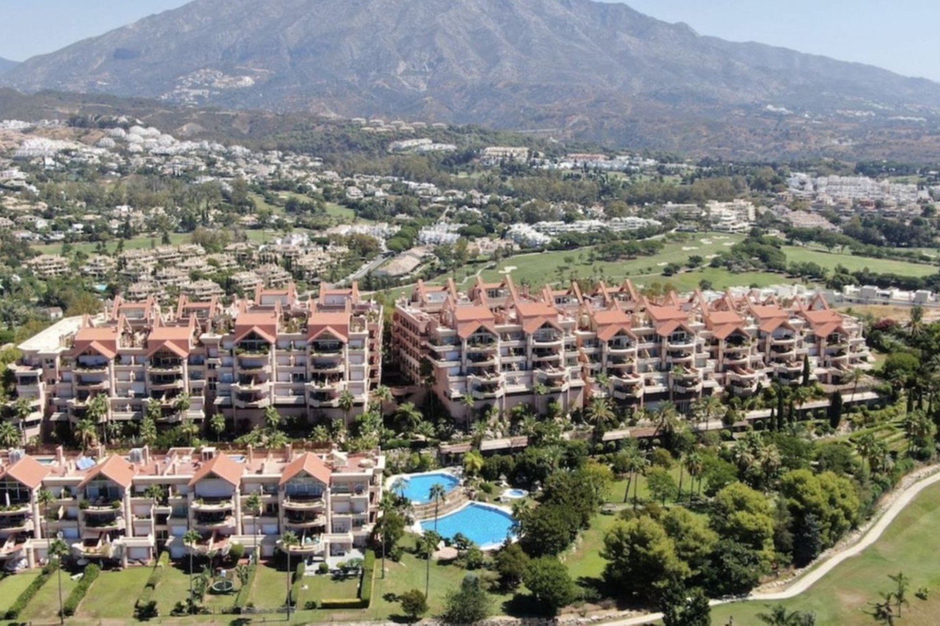 Resale - Apartment - Middle Floor Apartment - Marbella - Nueva Andalucia