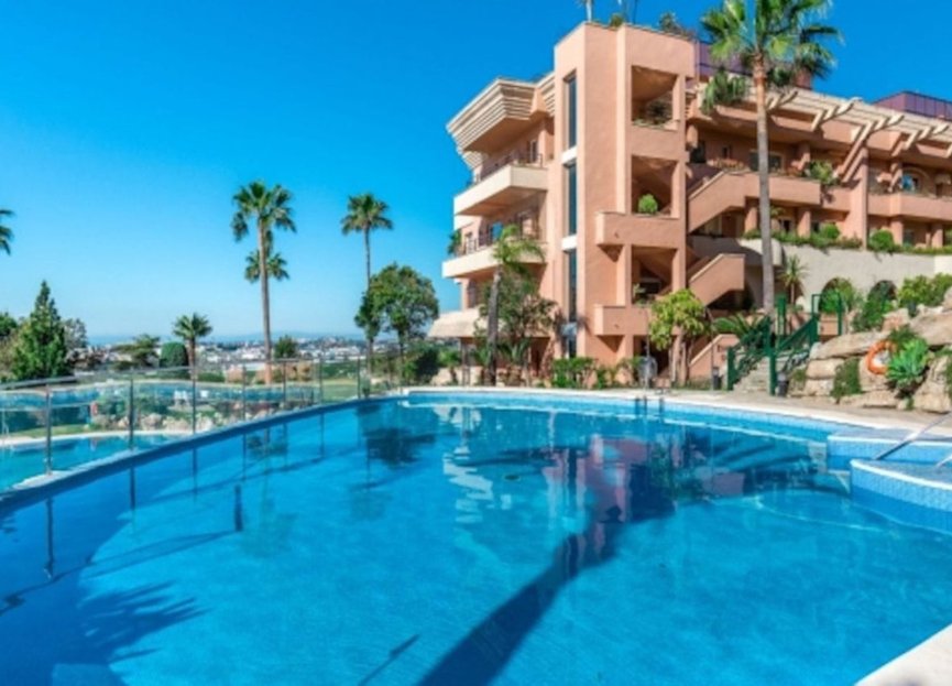 Resale - Apartment - Middle Floor Apartment - Marbella - Nueva Andalucia