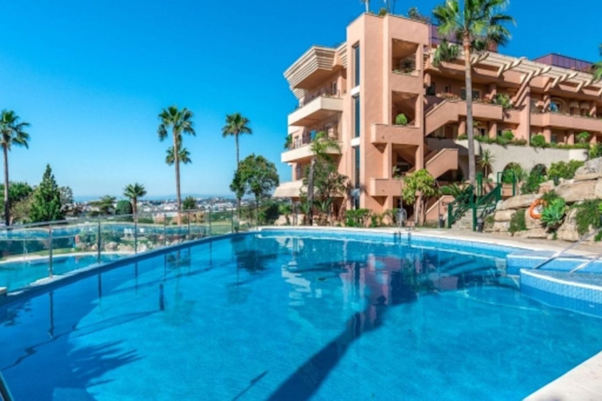 Resale - Apartment - Middle Floor Apartment - Marbella - Nueva Andalucia