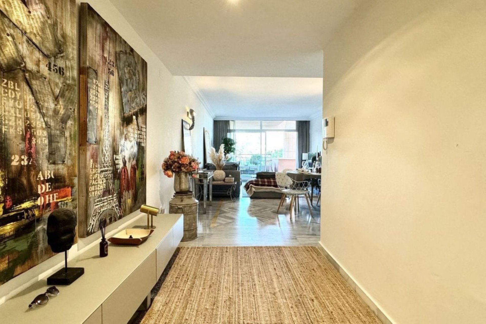 Resale - Apartment - Middle Floor Apartment - Marbella - Nueva Andalucia