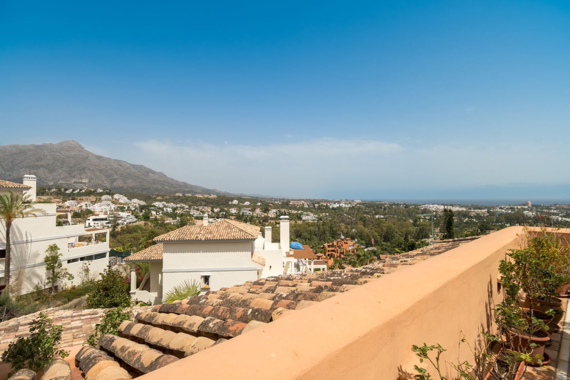 Resale - Apartment - Middle Floor Apartment - Marbella - Nueva Andalucia