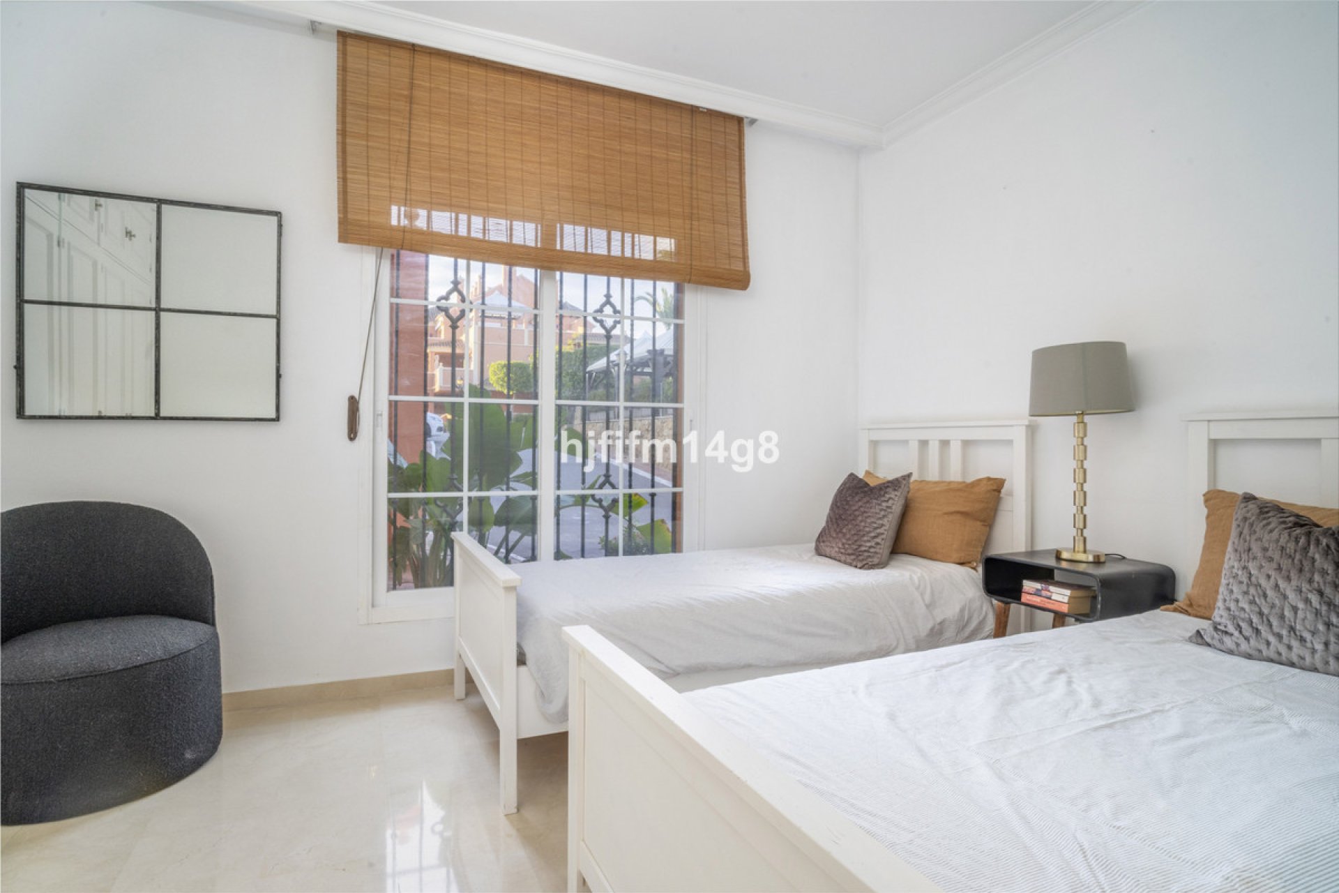 Resale - Apartment - Middle Floor Apartment - Marbella - Nueva Andalucia