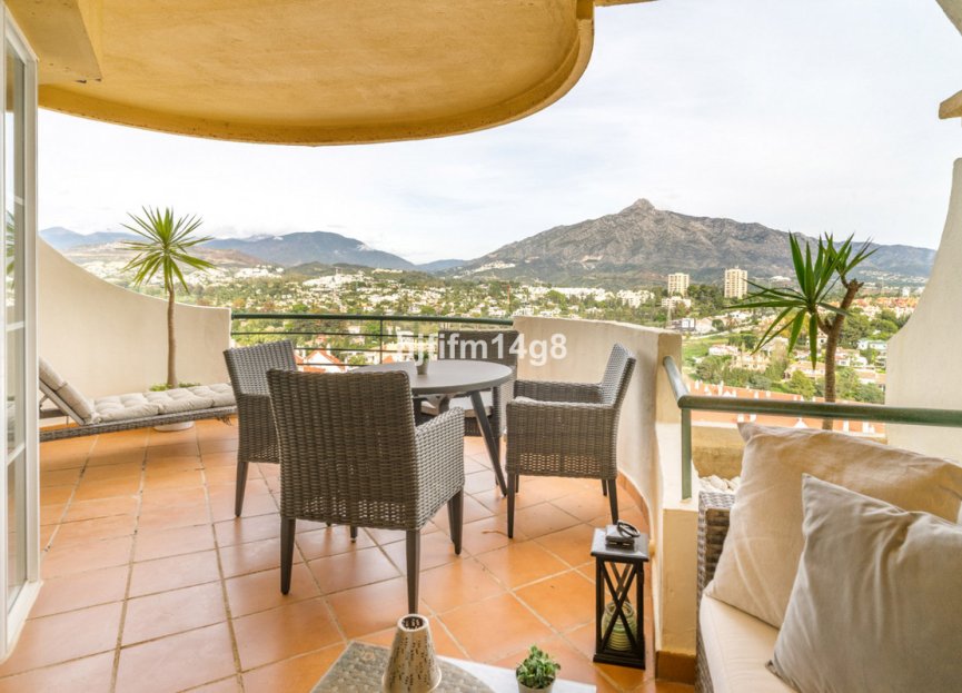 Resale - Apartment - Middle Floor Apartment - Marbella - Nueva Andalucia