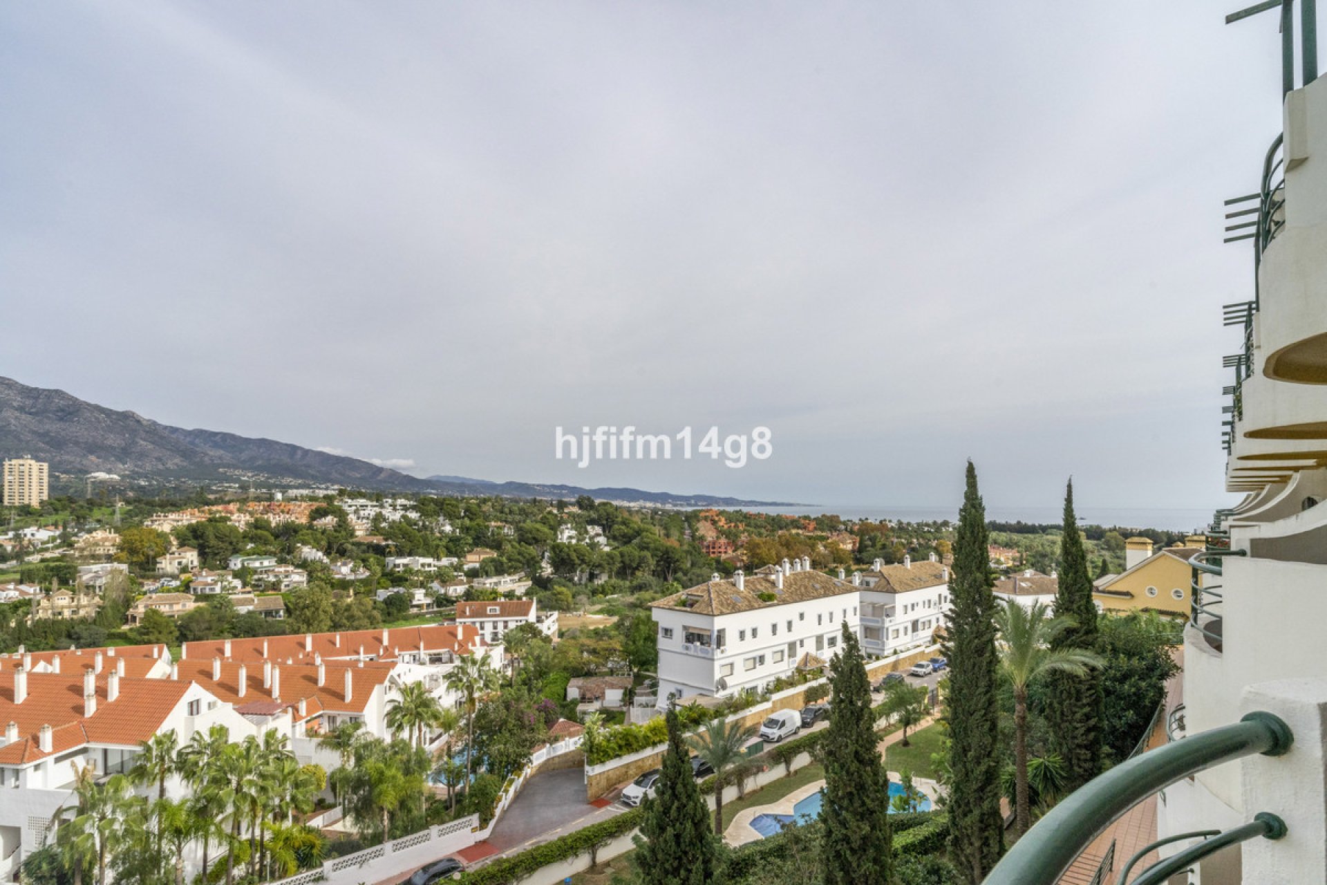 Resale - Apartment - Middle Floor Apartment - Marbella - Nueva Andalucia