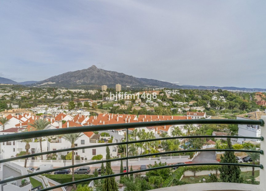 Resale - Apartment - Middle Floor Apartment - Marbella - Nueva Andalucia