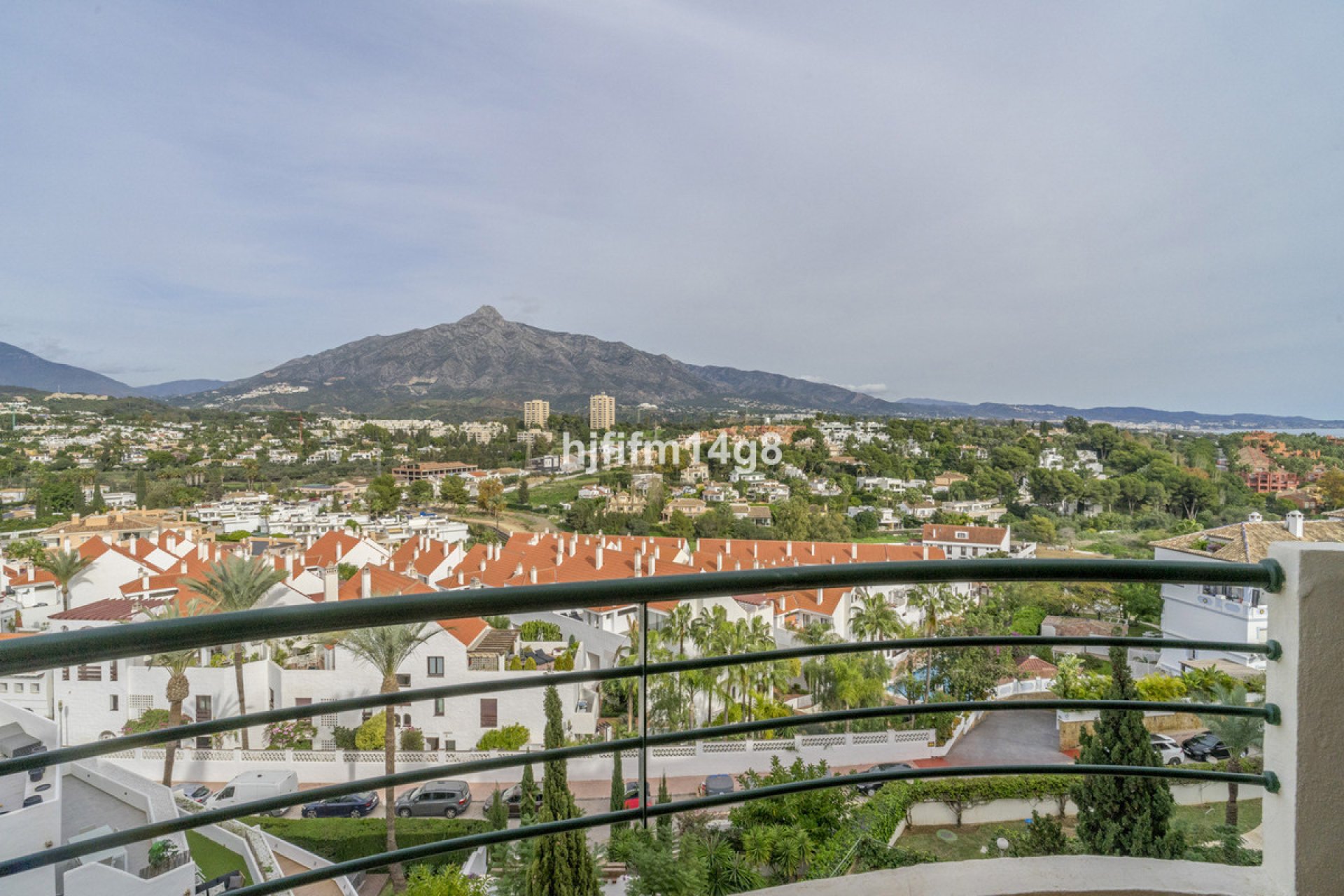 Resale - Apartment - Middle Floor Apartment - Marbella - Nueva Andalucia