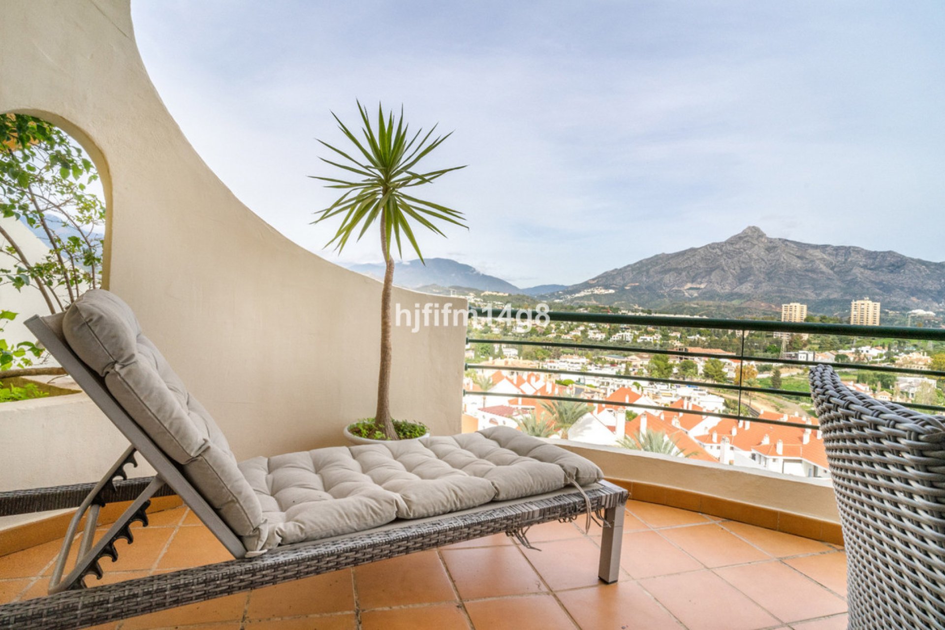 Resale - Apartment - Middle Floor Apartment - Marbella - Nueva Andalucia