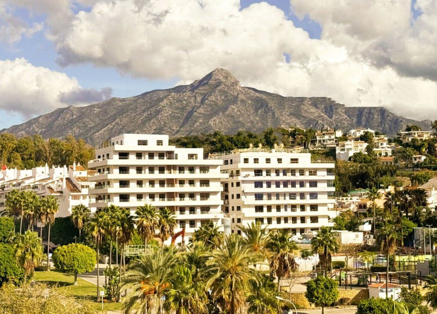 Resale - Apartment - Middle Floor Apartment - Marbella - Nueva Andalucia