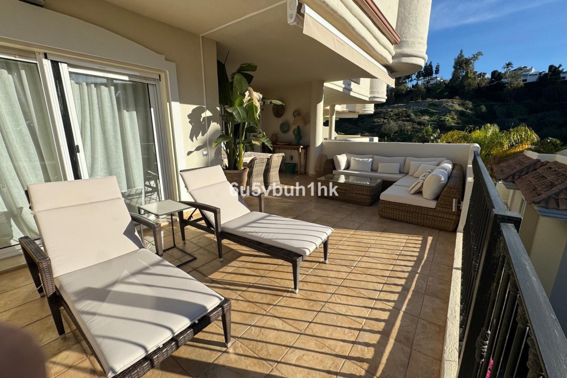 Resale - Apartment - Middle Floor Apartment - Marbella - Nueva Andalucia