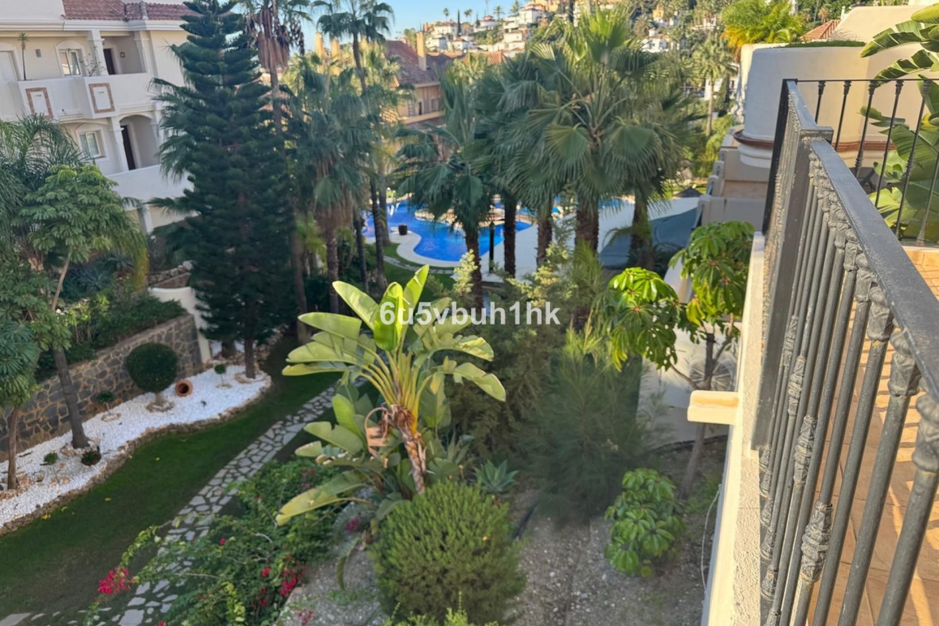 Resale - Apartment - Middle Floor Apartment - Marbella - Nueva Andalucia