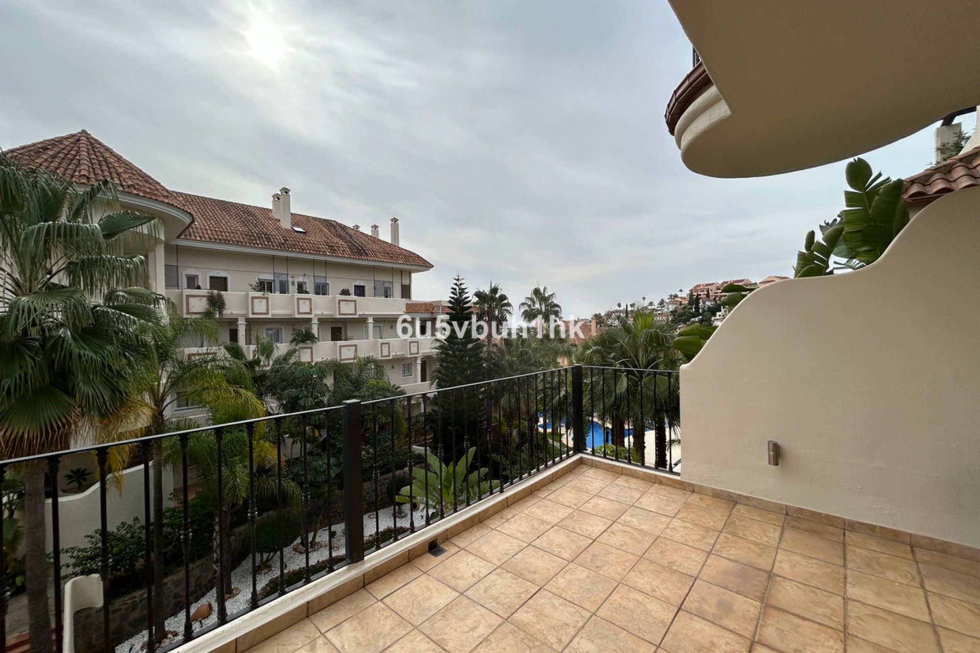 Resale - Apartment - Middle Floor Apartment - Marbella - Nueva Andalucia