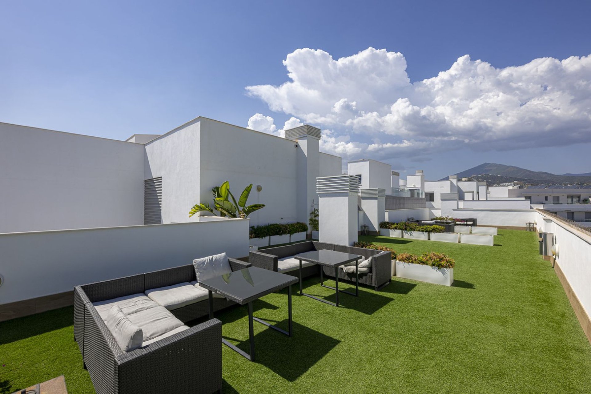 Resale - Apartment - Middle Floor Apartment - Marbella - Nueva Andalucia