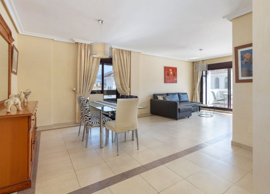 Resale - Apartment - Middle Floor Apartment - Marbella - Nueva Andalucia