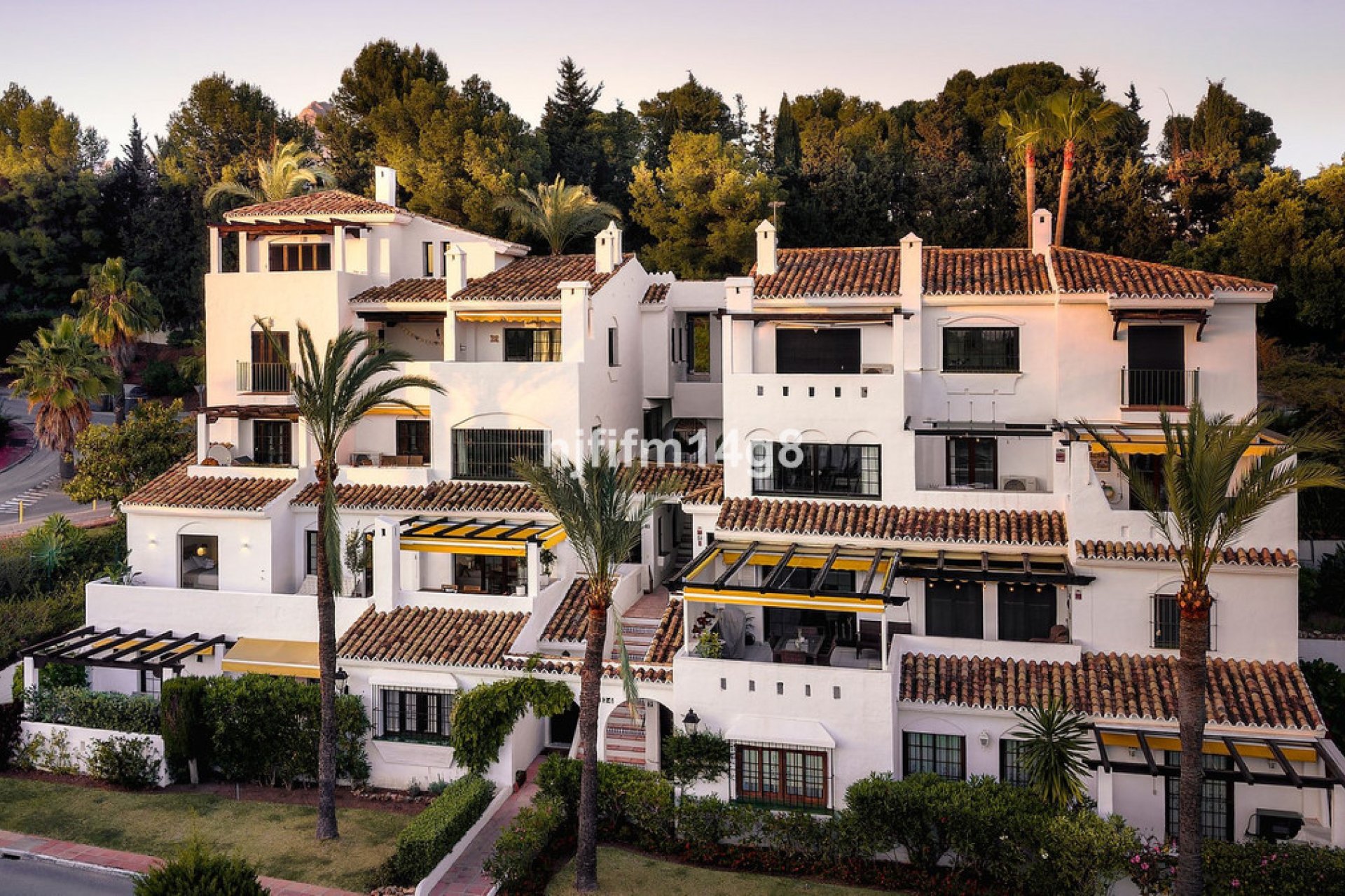 Resale - Apartment - Middle Floor Apartment - Marbella - Nueva Andalucia