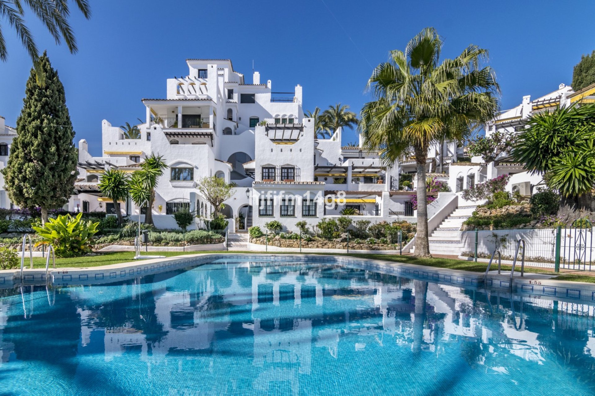 Resale - Apartment - Middle Floor Apartment - Marbella - Nueva Andalucia