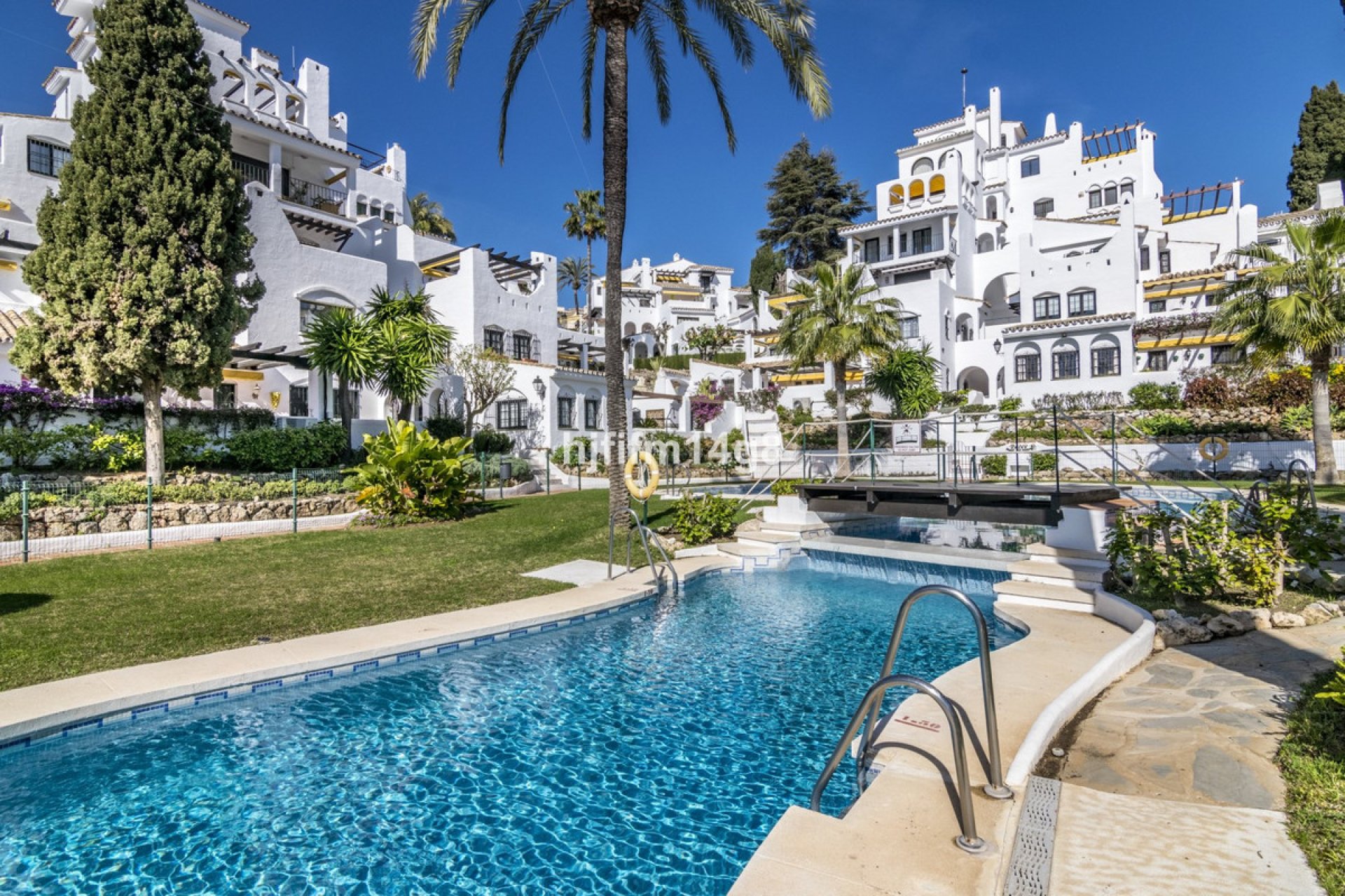 Resale - Apartment - Middle Floor Apartment - Marbella - Nueva Andalucia