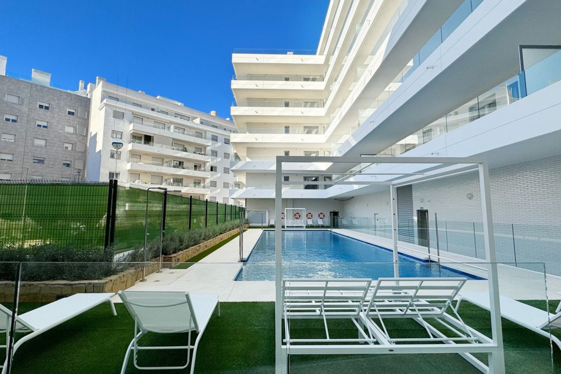 Resale - Apartment - Middle Floor Apartment - Marbella - Nueva Andalucia