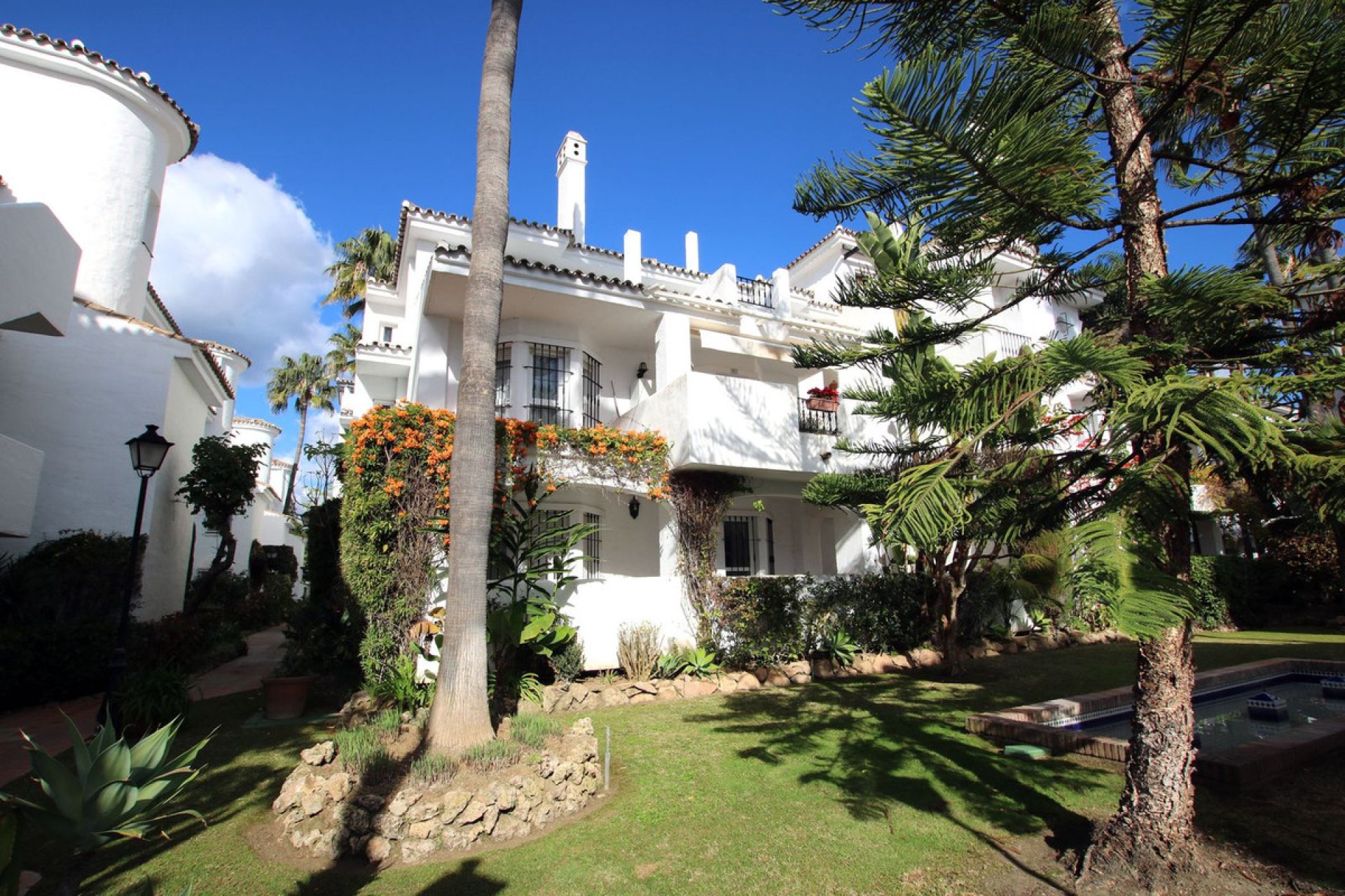 Resale - Apartment - Middle Floor Apartment - Marbella - Nueva Andalucia