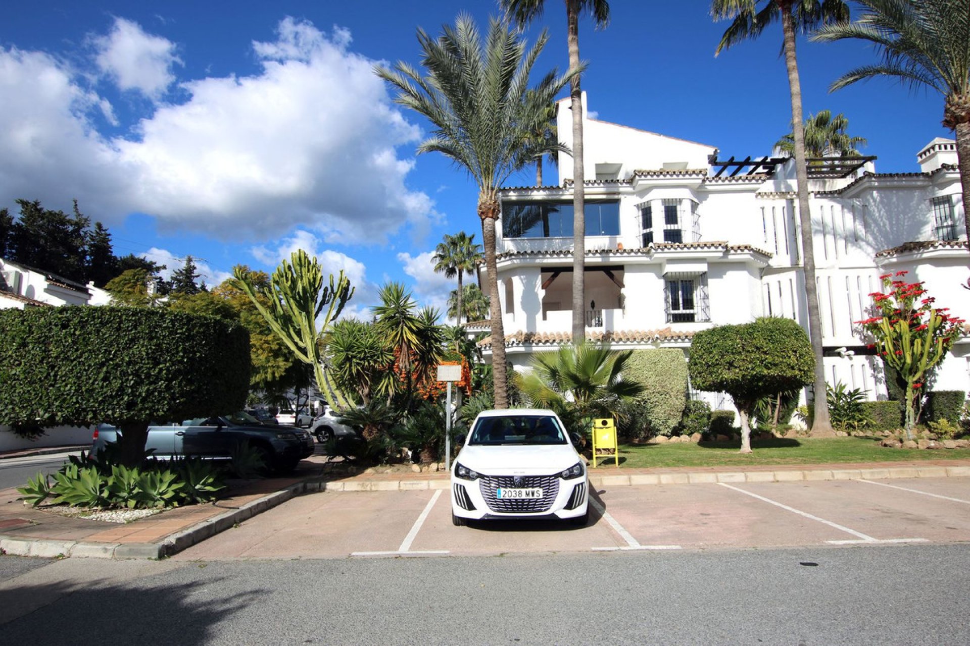 Resale - Apartment - Middle Floor Apartment - Marbella - Nueva Andalucia