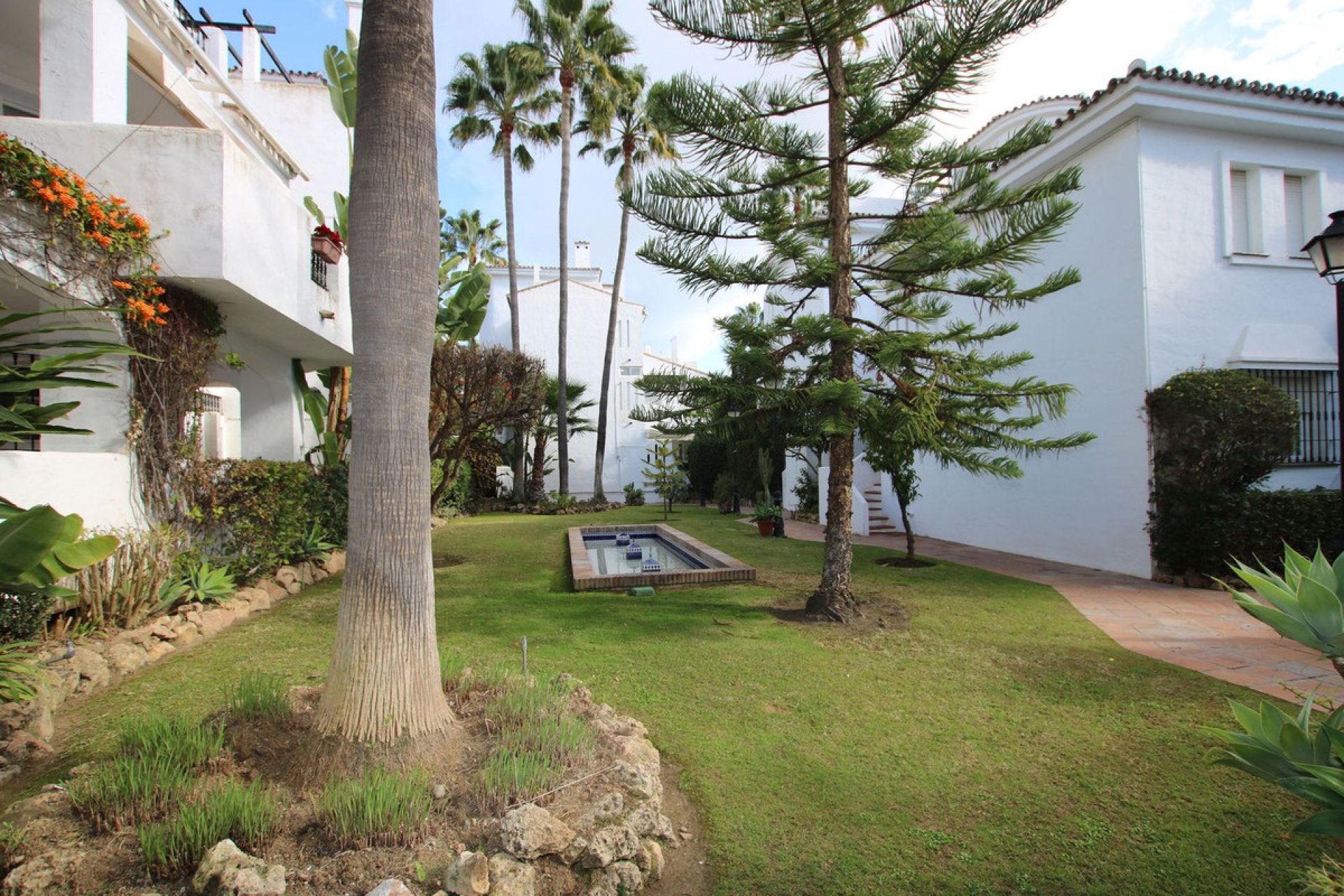 Resale - Apartment - Middle Floor Apartment - Marbella - Nueva Andalucia