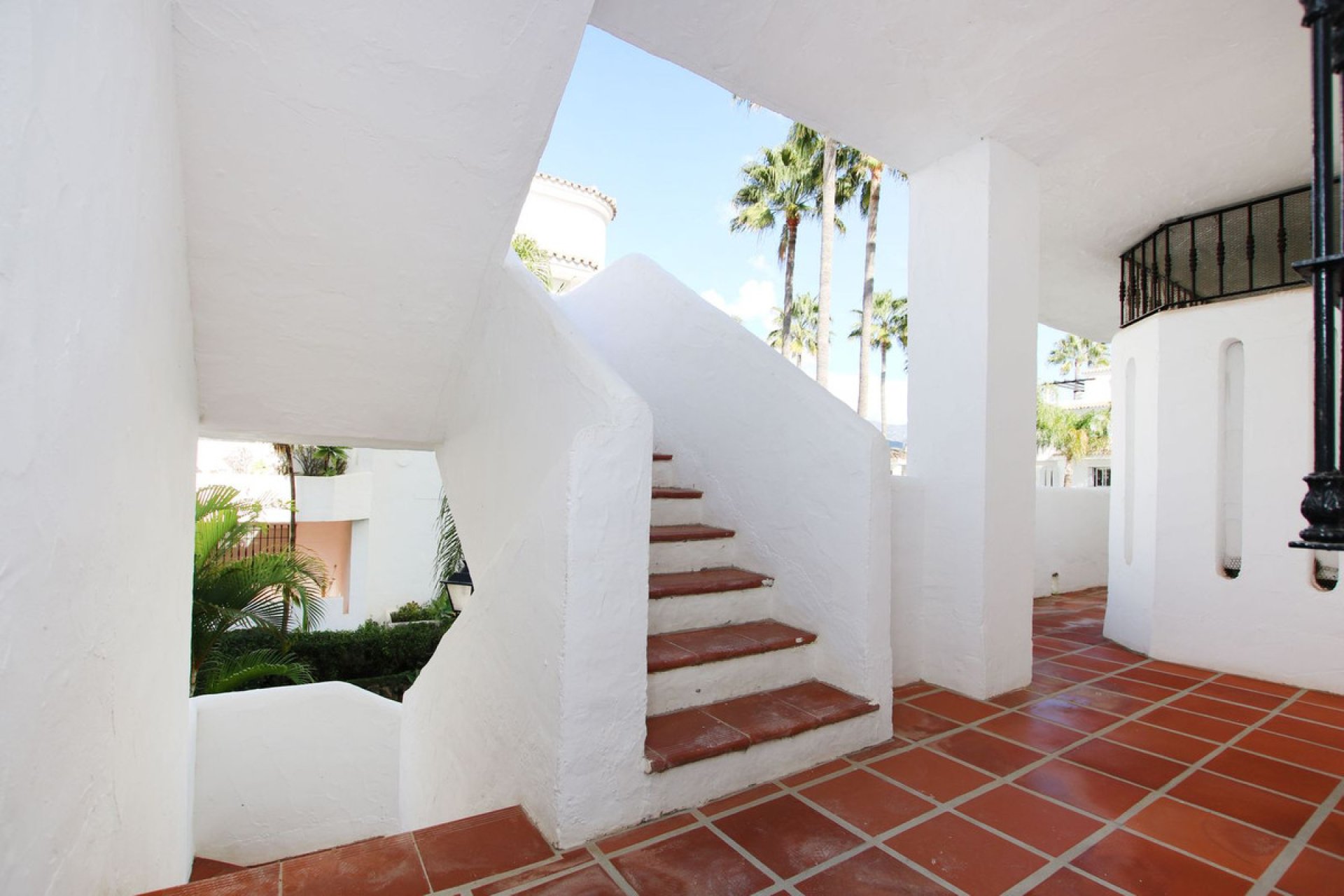 Resale - Apartment - Middle Floor Apartment - Marbella - Nueva Andalucia