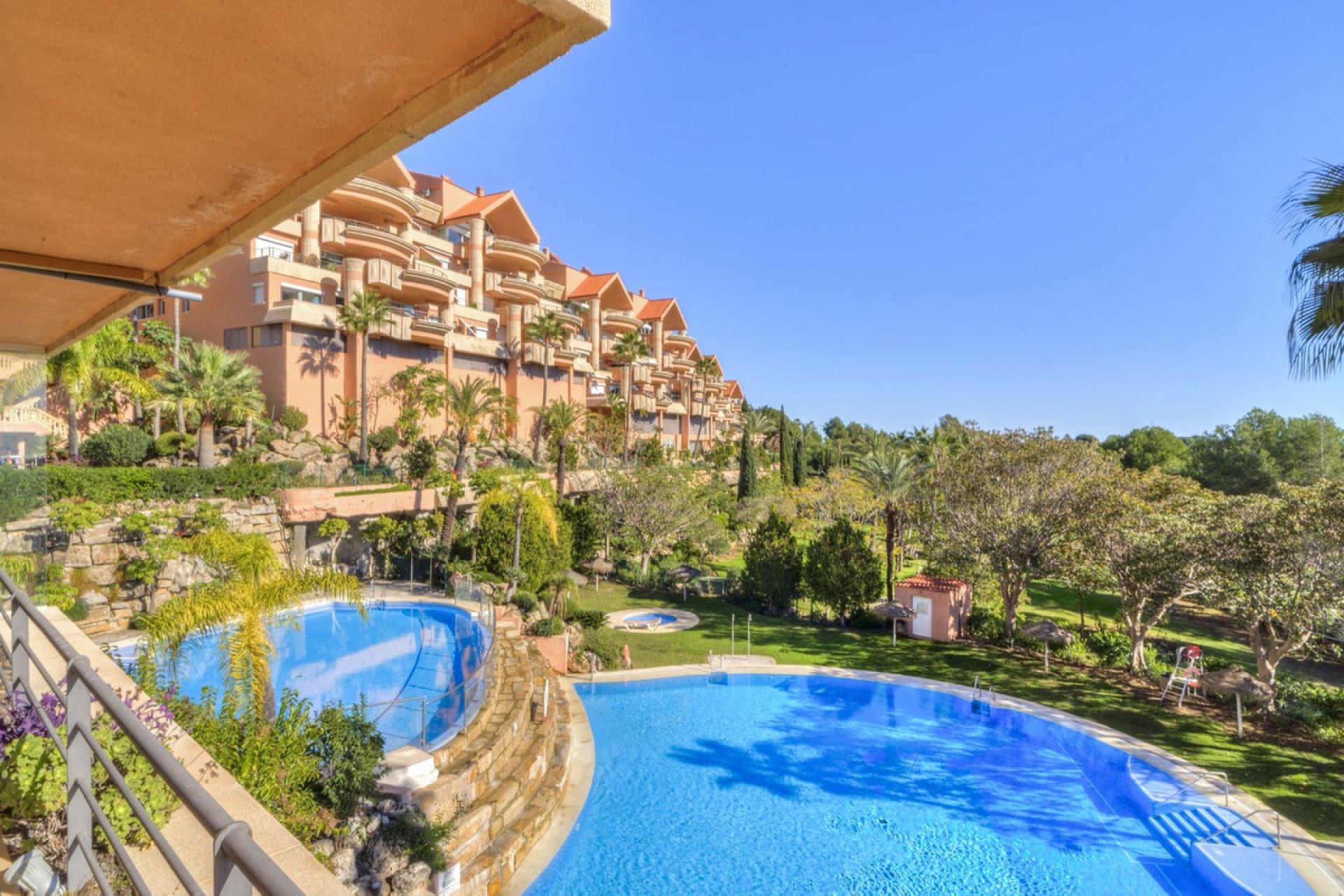 Resale - Apartment - Middle Floor Apartment - Marbella - Nueva Andalucia