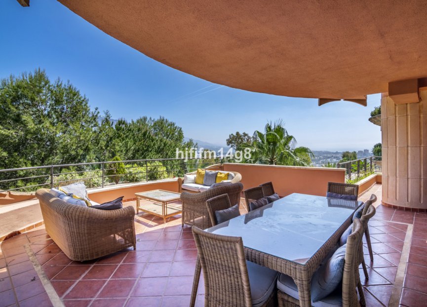 Resale - Apartment - Middle Floor Apartment - Marbella - Nueva Andalucia