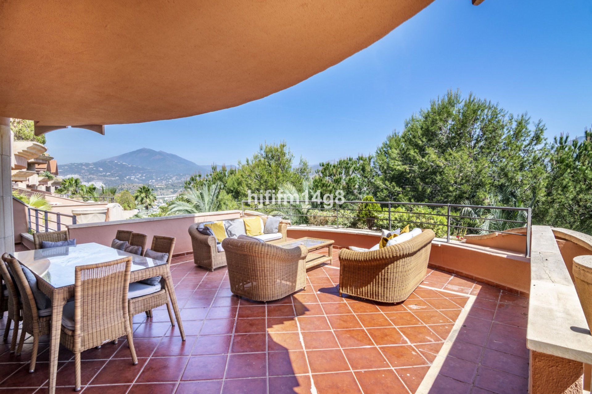 Resale - Apartment - Middle Floor Apartment - Marbella - Nueva Andalucia