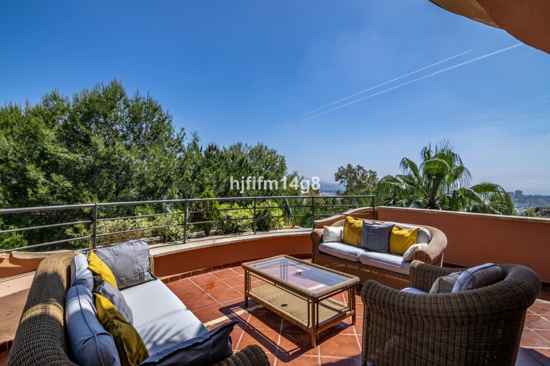 Resale - Apartment - Middle Floor Apartment - Marbella - Nueva Andalucia