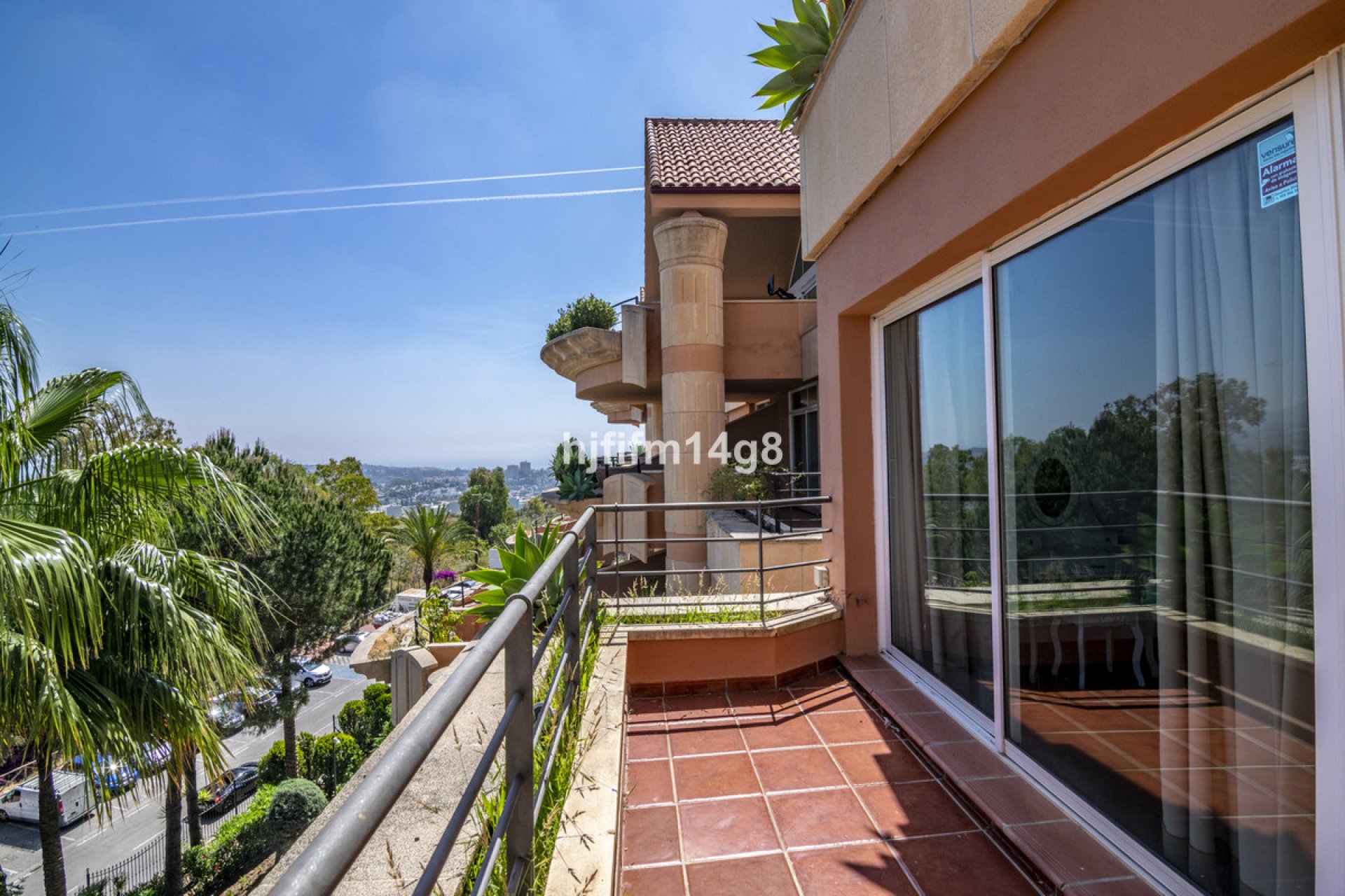 Resale - Apartment - Middle Floor Apartment - Marbella - Nueva Andalucia