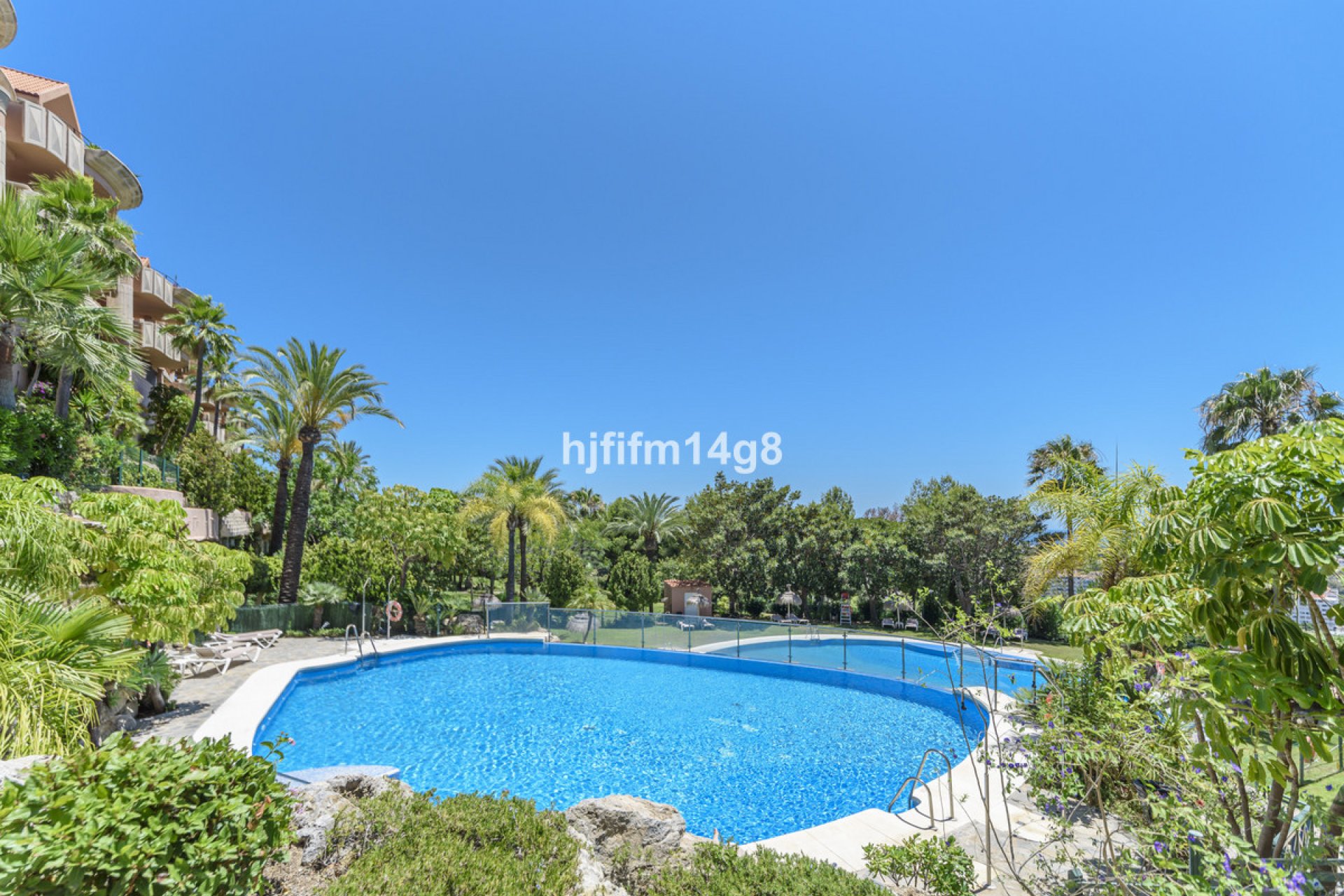 Resale - Apartment - Middle Floor Apartment - Marbella - Nueva Andalucia