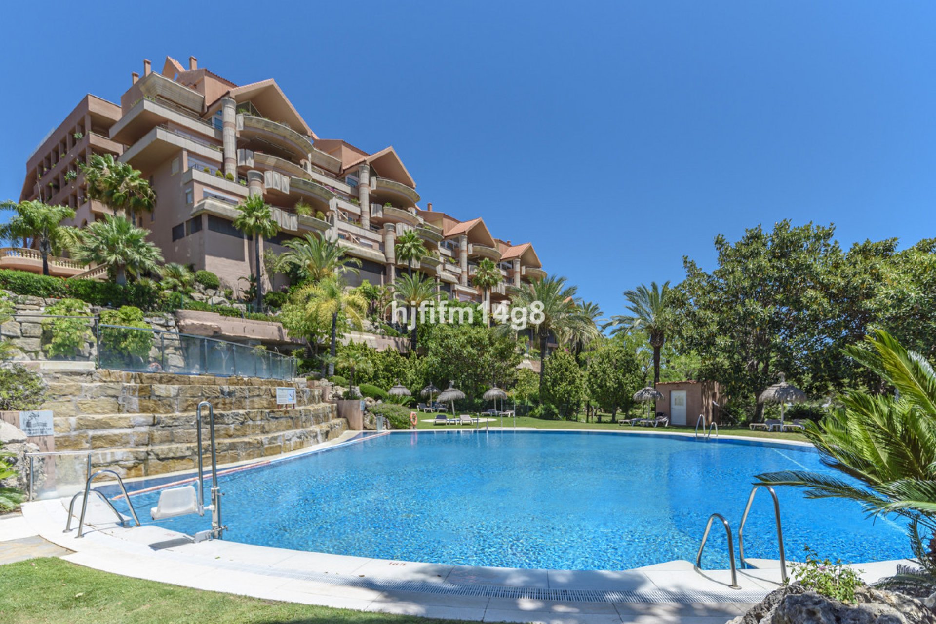 Resale - Apartment - Middle Floor Apartment - Marbella - Nueva Andalucia