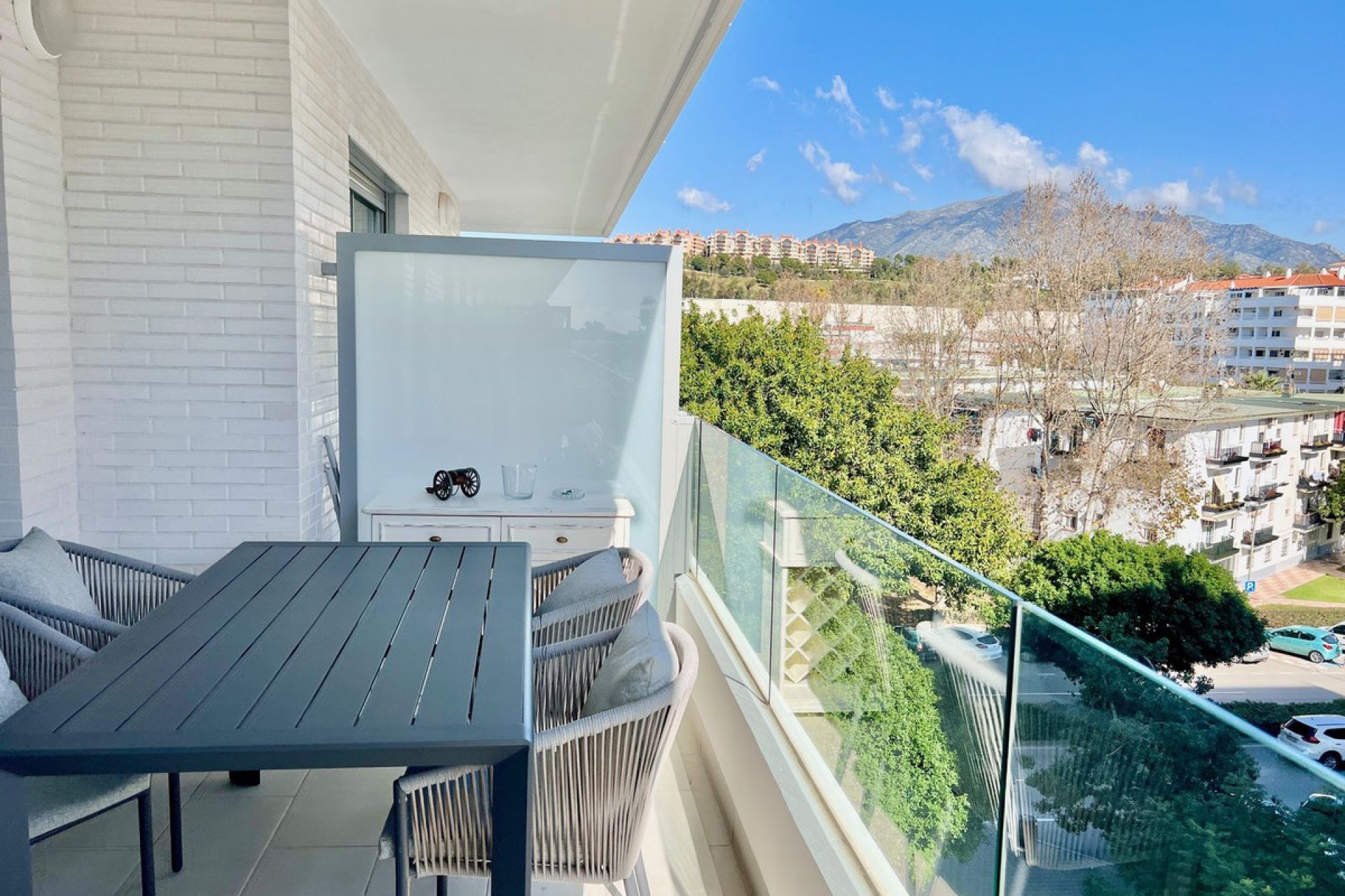 Resale - Apartment - Middle Floor Apartment - Marbella - Nueva Andalucia