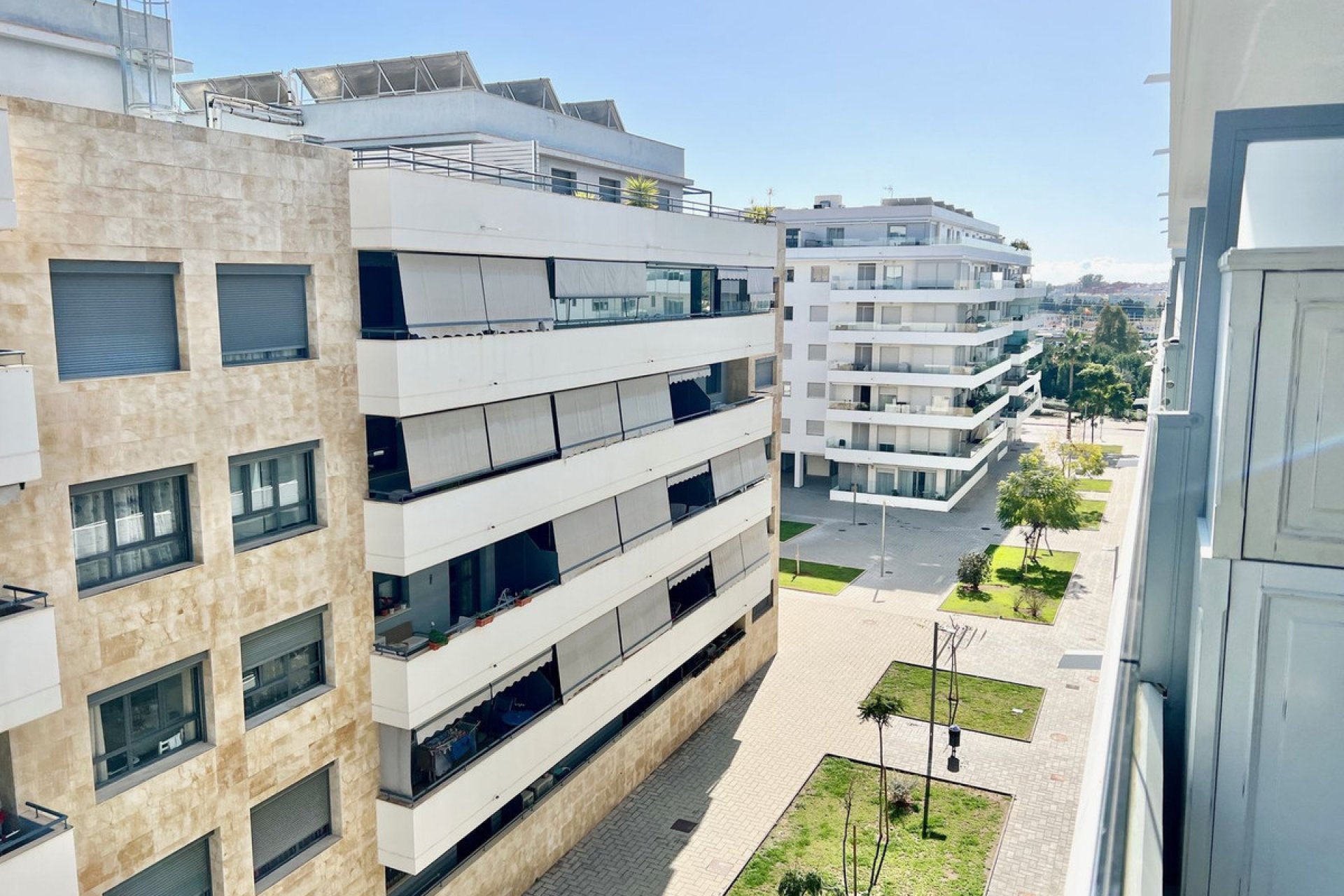 Resale - Apartment - Middle Floor Apartment - Marbella - Nueva Andalucia