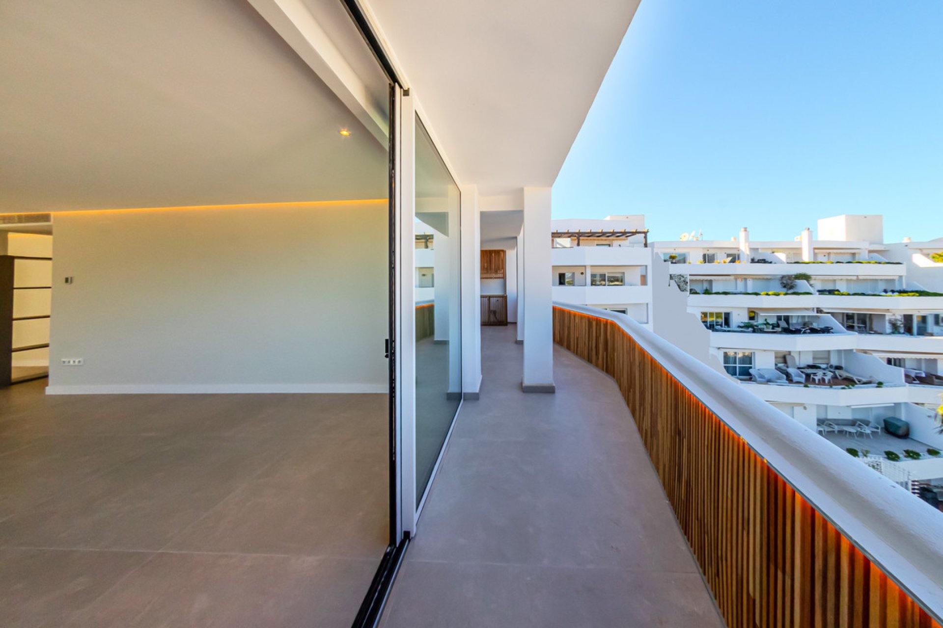 Resale - Apartment - Middle Floor Apartment - Marbella - Nueva Andalucia