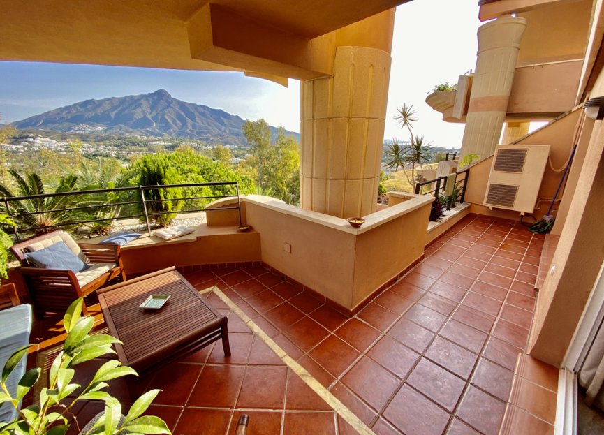 Resale - Apartment - Middle Floor Apartment - Marbella - Nueva Andalucia