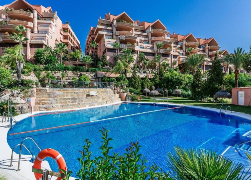 Resale - Apartment - Middle Floor Apartment - Marbella - Nueva Andalucia