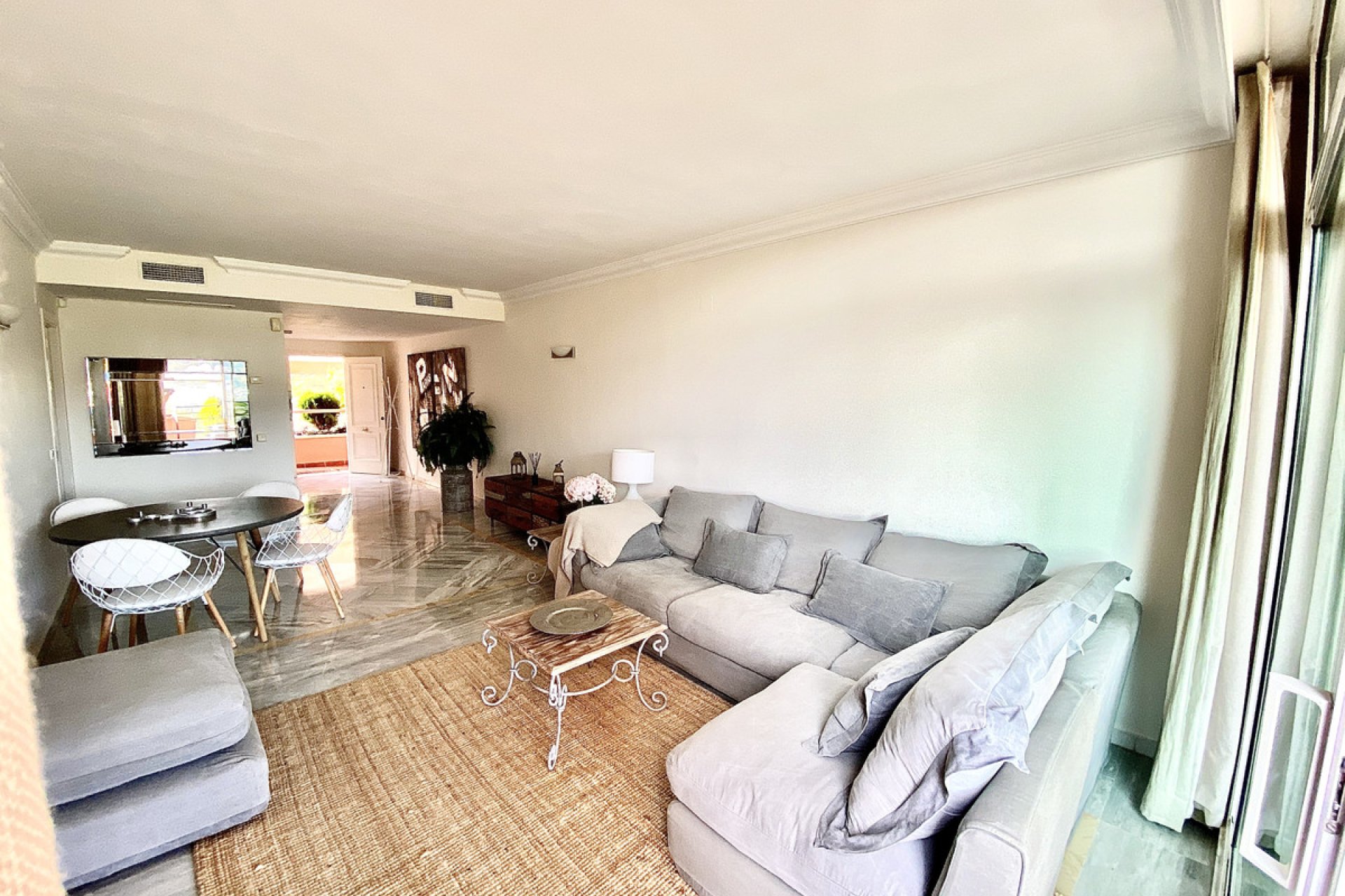 Resale - Apartment - Middle Floor Apartment - Marbella - Nueva Andalucia